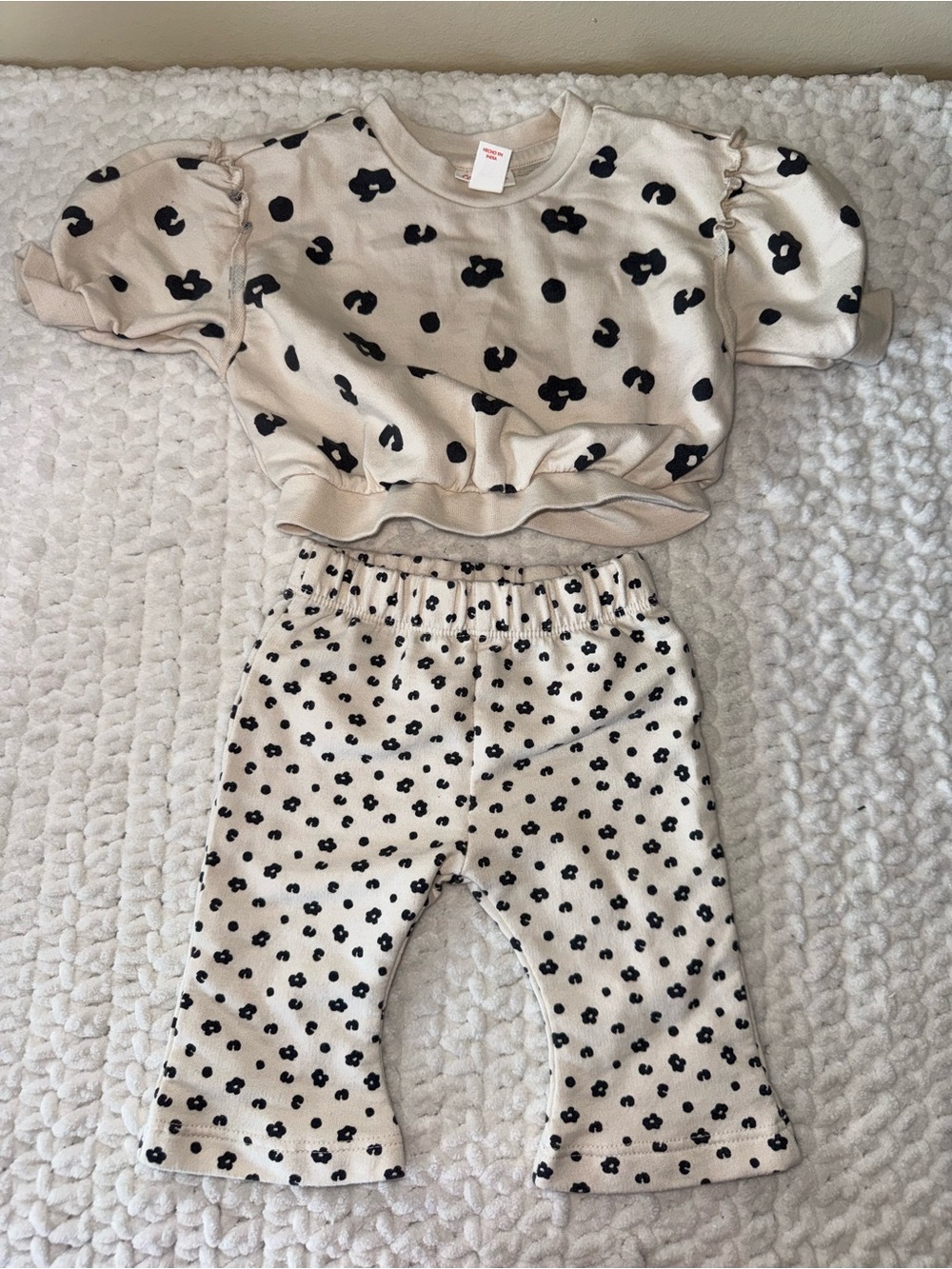 Kids Cream and Black Floral Set - Cozy Ruffle Sleeve Top & Pants